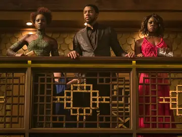 Lupita Nyong'o, Chadwick Boseman y Danai Gurira en 'Black Panther' Lupita Nyong'o, Chadwick Boseman y Danai Gurira en 'Black Panther'
