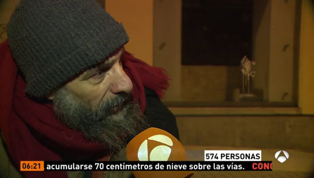Una persona 'sin techo' que duerme en la calle en Madrid