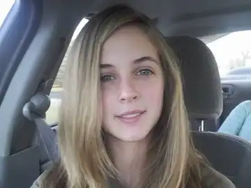 Kelsey antes de que su padre la obligara a cortarse el pelo Kelsey antes de que su padre la obligara a cortarse el pelo