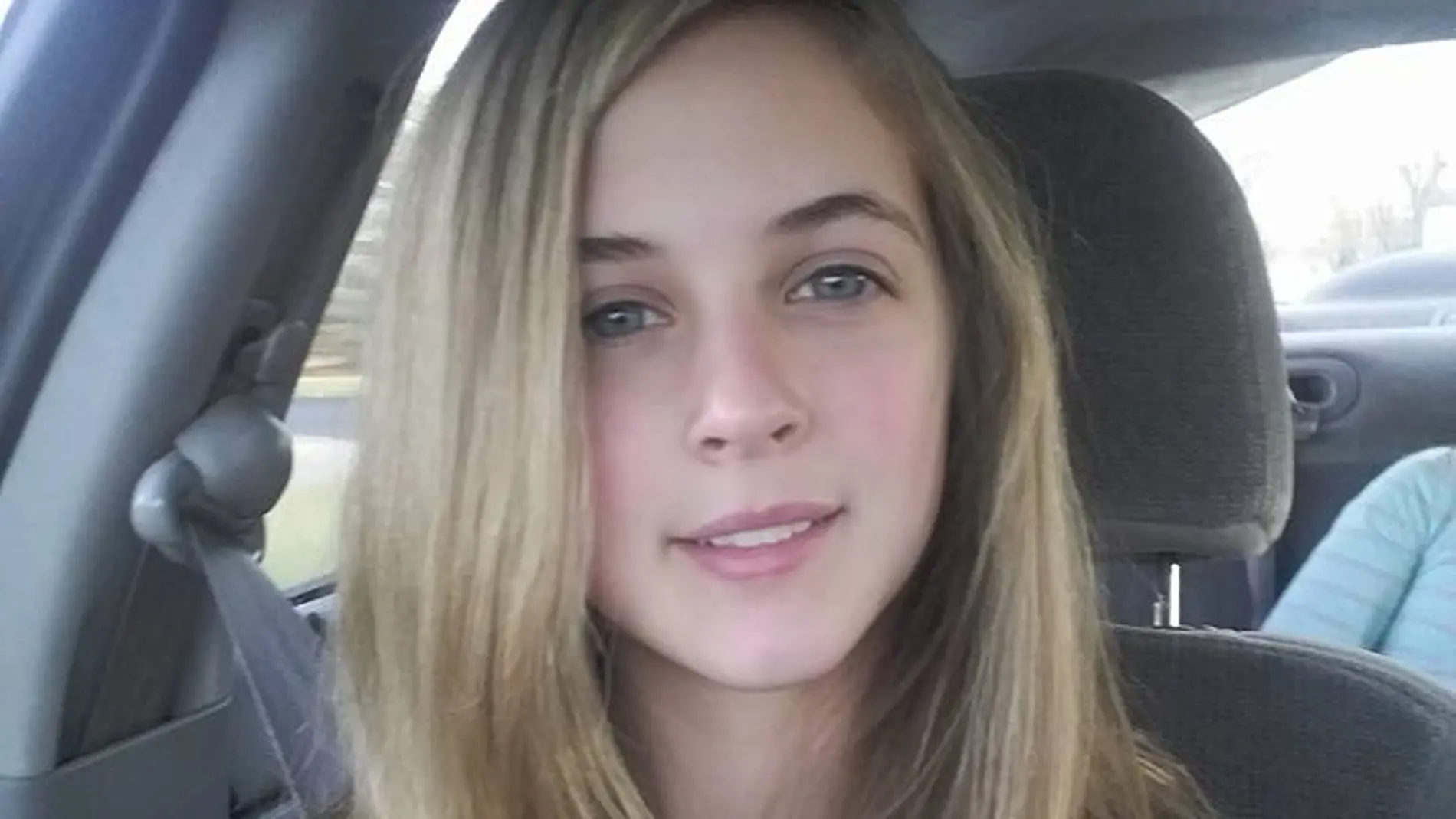 Kelsey antes de que su padre la obligara a cortarse el pelo Kelsey antes de que su padre la obligara a cortarse el pelo