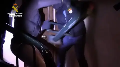 La Guardia Civil desarticula una importante red dedicada a la trata de seres humanos con fines de explotación sexual y laboral La Guardia Civil desarticula una importante red dedicada a la trata de seres humanos con fines de explotación sexual y laboral