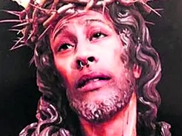Condenan a un joven a pagar 480 euros de multa por difundir un fotomontaje de un cristo con su cara Condenan a un joven a pagar 480 euros de multa por difundir un fotomontaje de un cristo con su cara