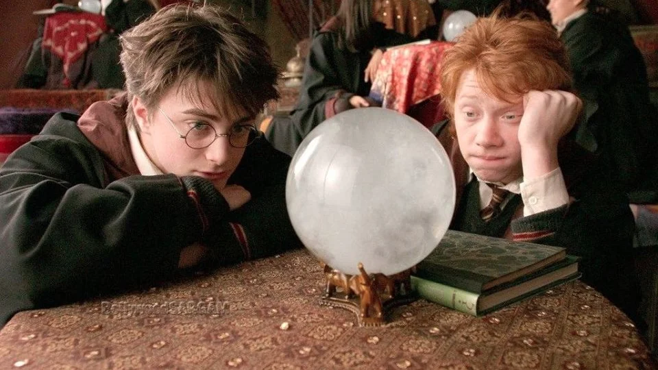 Daniel Radcliffe y Rupert Grint como Harry Potter y Ron Weasley Harry Potter y Ron Weasley prediciendo a lo loco