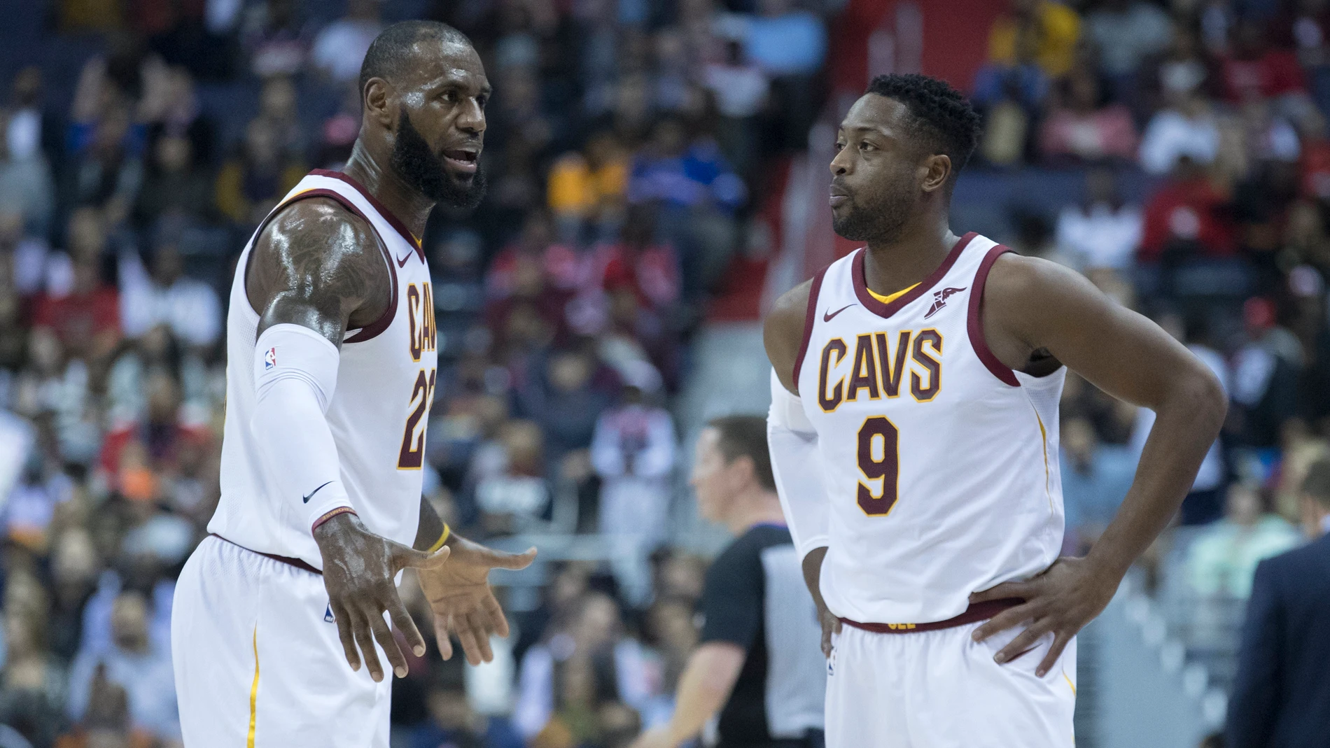 LeBron James y Dwyane Wade, durante un partido con los Cavs LeBron James y Dwyane Wade, durante un partido con los Cavs