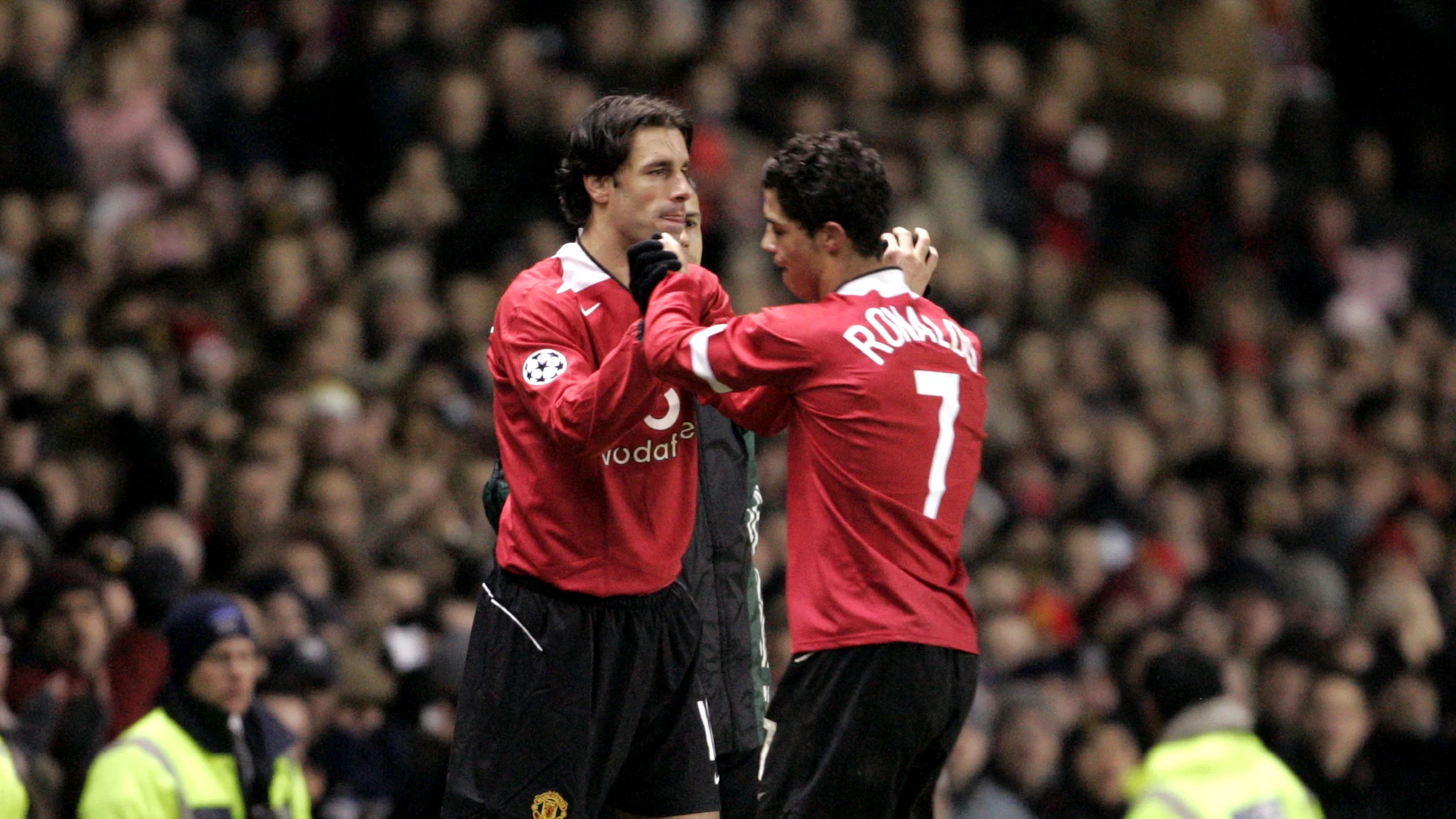 Van Nistelrooy y Cristiano Ronaldo, durante un partido del Manchester United Van Nistelrooy y Cristiano Ronaldo, durante un partido del Manchester United