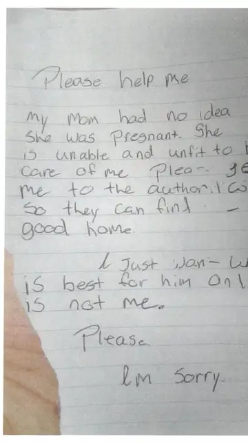 La nota dejada por la madre que abandonó a su bebé en el aeropuerto La nota dejada por la madre que abandonó a su bebé en el aeropuerto