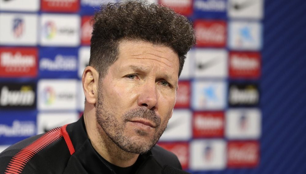 Simeone durante una rueda de prensa