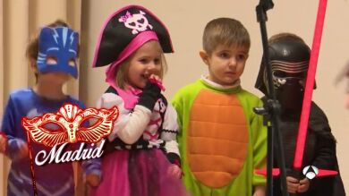 Miles de niños van a clase disfrazados para disfrutar del Carnaval en el colegio