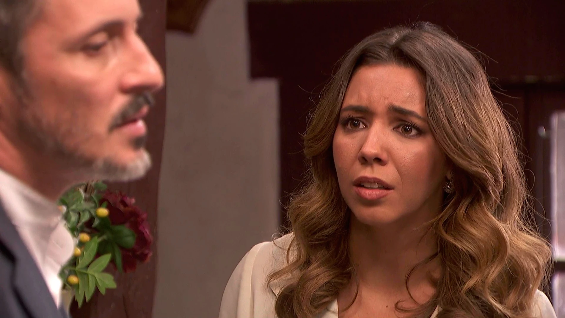 Emilia le planta cara a Alfonso: "No me tomes por estúpida"