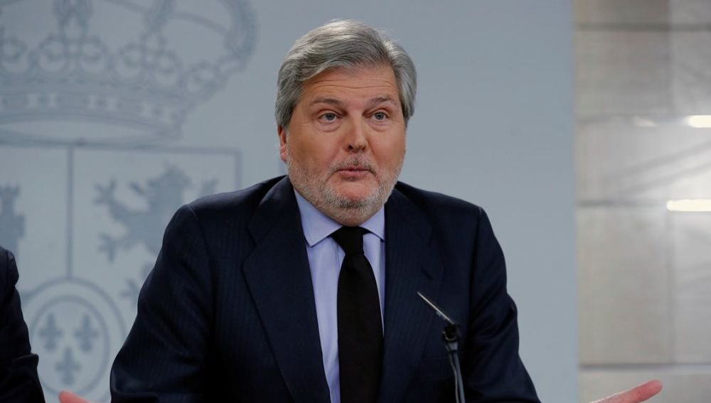 Íñigo Méndez de Vigo en rueda de prensa