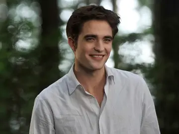 Robert Pattinson como Edward Cullen Robert Pattinson como Edward Cullen