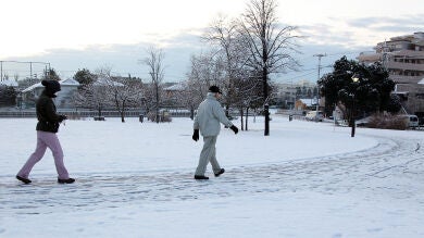 Tres japoneses mueren asfixiados dentro de sus coches cuando se refugiaban de la intensas nevadas