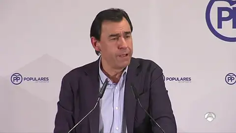 Gobierno estudia recurrir la reforma registrada por Junts per Catalunya para investir a distancia a Puigdemont Gobierno estudia recurrir la reforma registrada por Junts per Catalunya para investir a distancia a Puigdemont