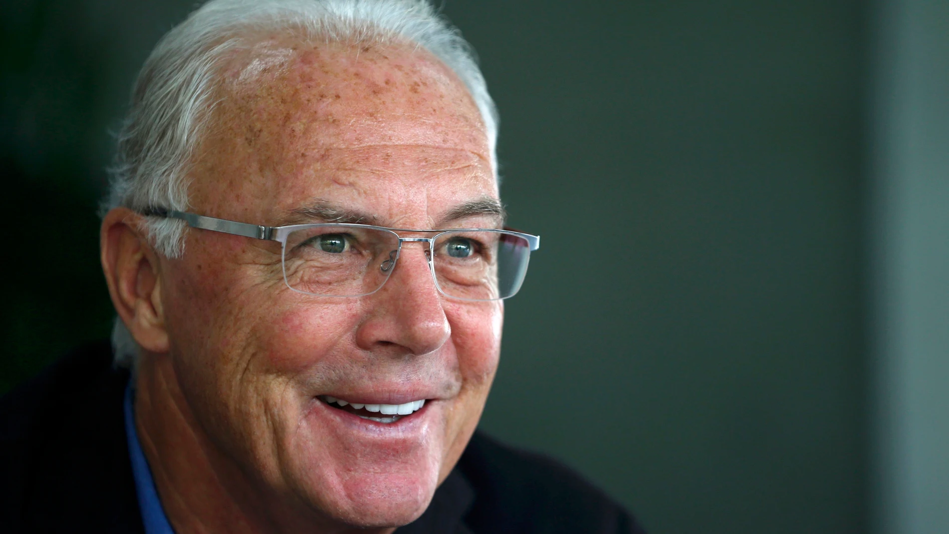 Beckhenbauer sonríe durante un acto Beckhenbauer sonríe durante un acto