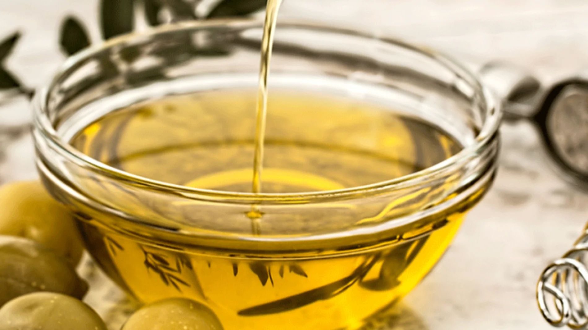 Descubren que algunos compuestos del aceite de oliva atacan a las células tumorales Descubren que algunos compuestos del aceite de oliva atacan a las células tumorales
