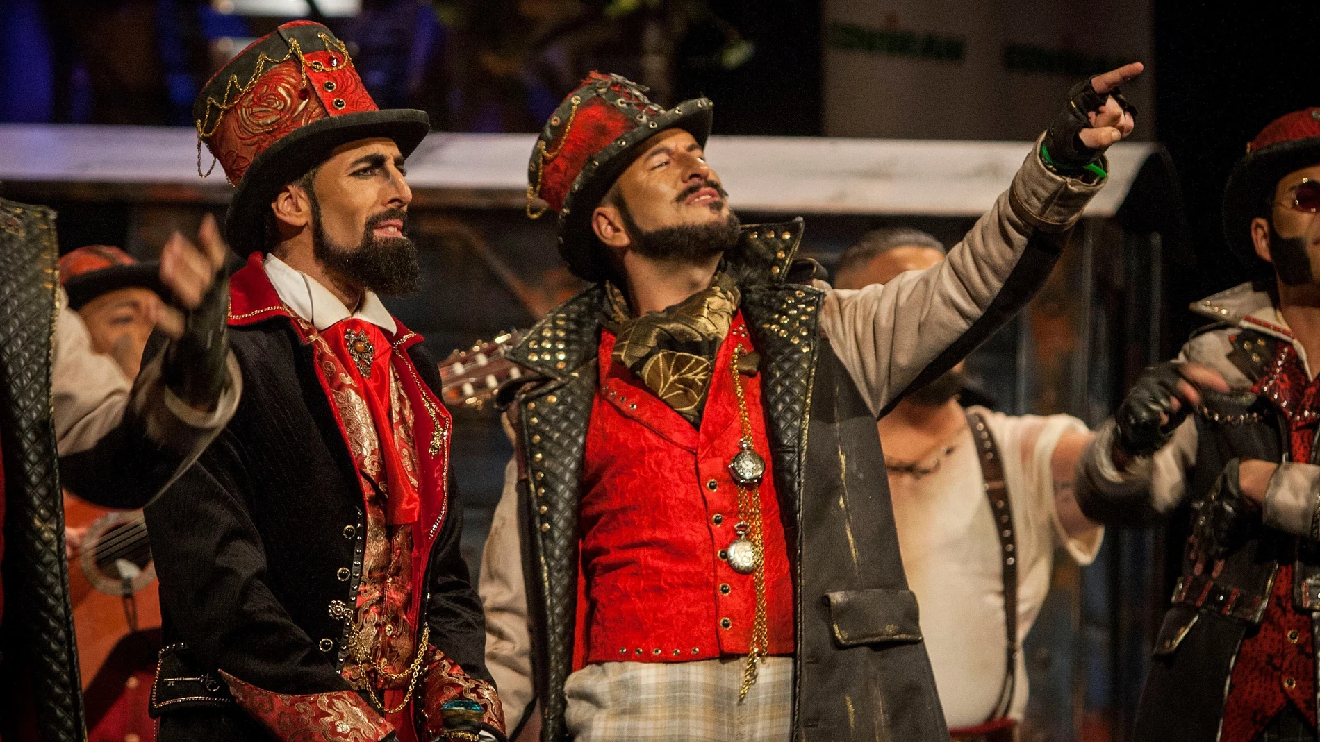 La comparsa "Los Mafiosos", durante su actuación en la final del Concurso Oficial de Agrupaciones Carnavalescas de Cádiz, en el Gran Teatro Falla. La comparsa "Los Mafiosos", durante su actuación en la final del Concurso Oficial de Agrupaciones Carnavalescas de Cádiz, en el Gran Teatro Falla.