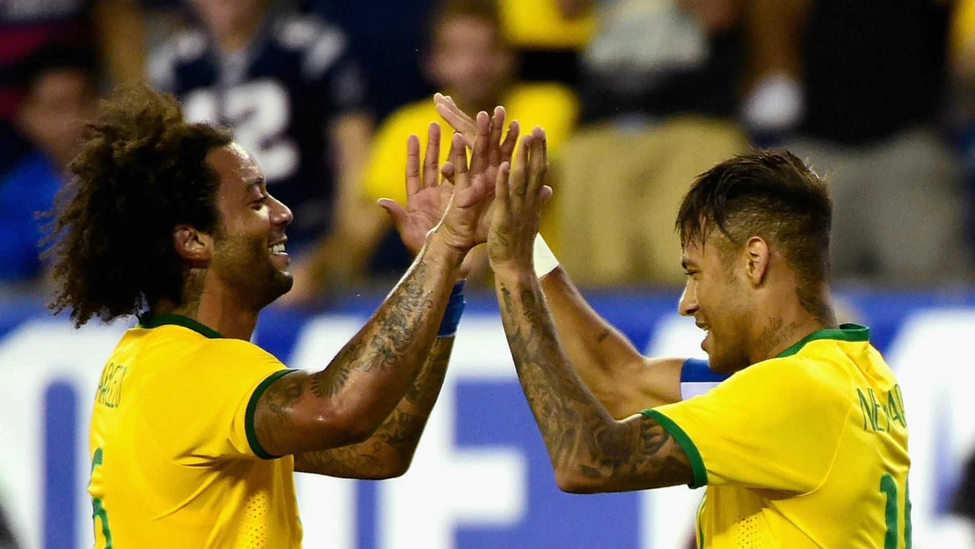 Marcelo y Neymar se felicitan Marcelo y Neymar se felicitan