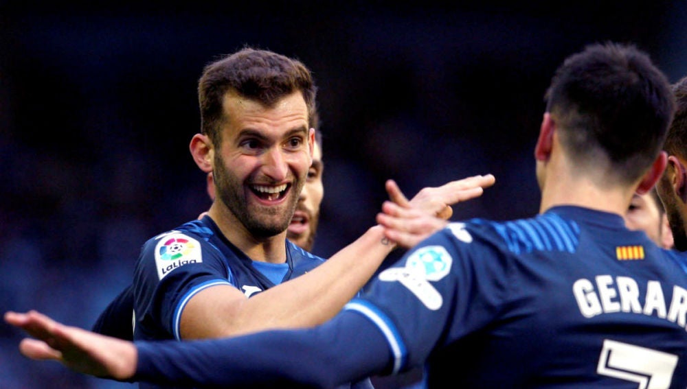 Baptistao celebra un gol con Gerard Moreno