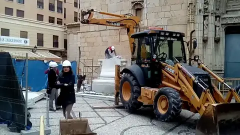 Retiran la peana de la cruz de los caídos en Callosa en Segura Retiran la peana de la cruz de los caídos en Callosa en Segura