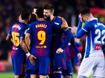 El Bar&ccedil;a celebra un gol ante el Espanyol