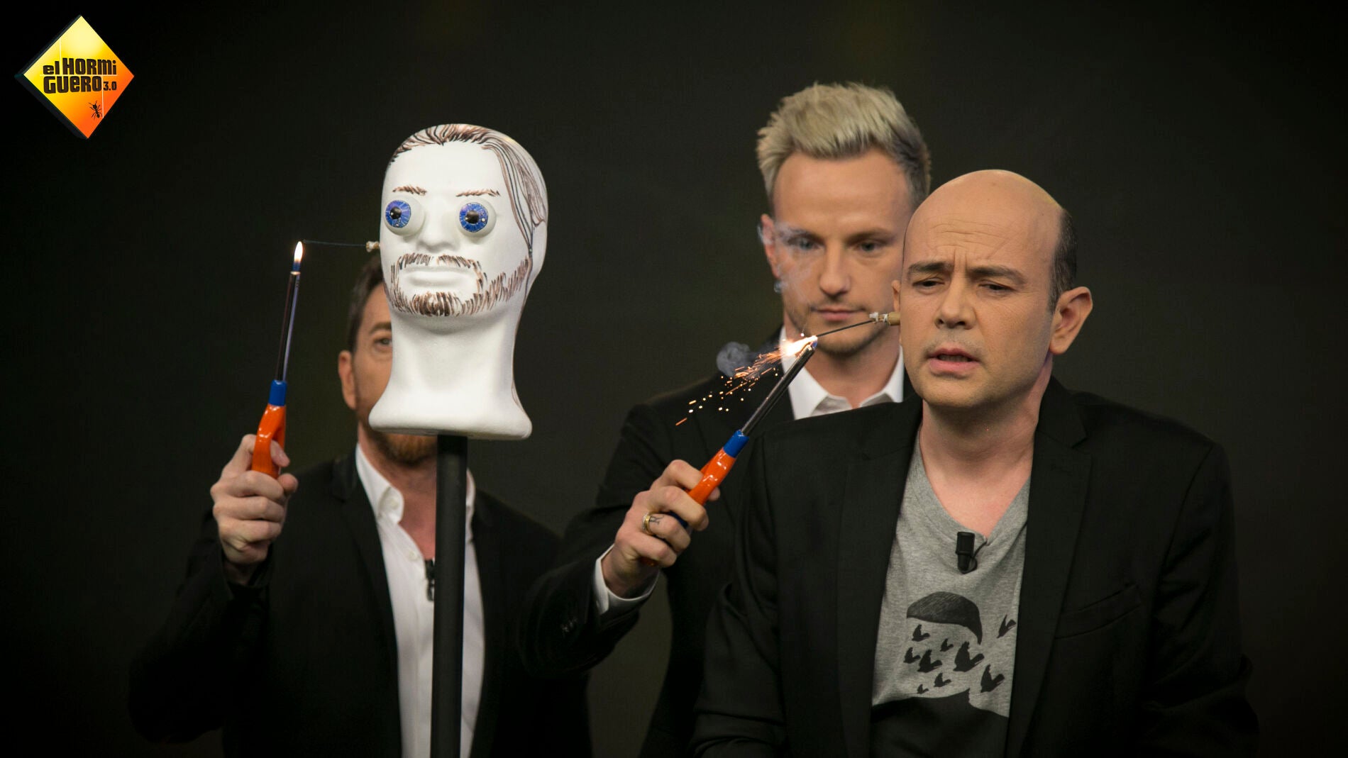 Jandro hace una masclet&aacute; con Ivan Rakitic