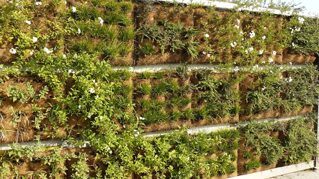 Jard&iacute;n vertical modular (Civitanova Marche, Italia). 