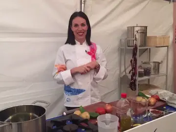 Nerea Garmendia cocina un marmitako en directo desde el plató de 'Allí Abajo' Nerea Garmendia cocina un marmitako en directo desde el plató de 'Allí Abajo'