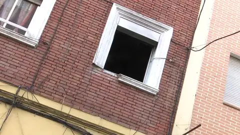 Un hombre incendia la casa de su expareja tras amenazarla Un hombre incendia la casa de su expareja tras amenazarla
