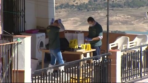 Asesinan a una mujer con casi 30 puñaladas y detienen a su pareja en Málaga