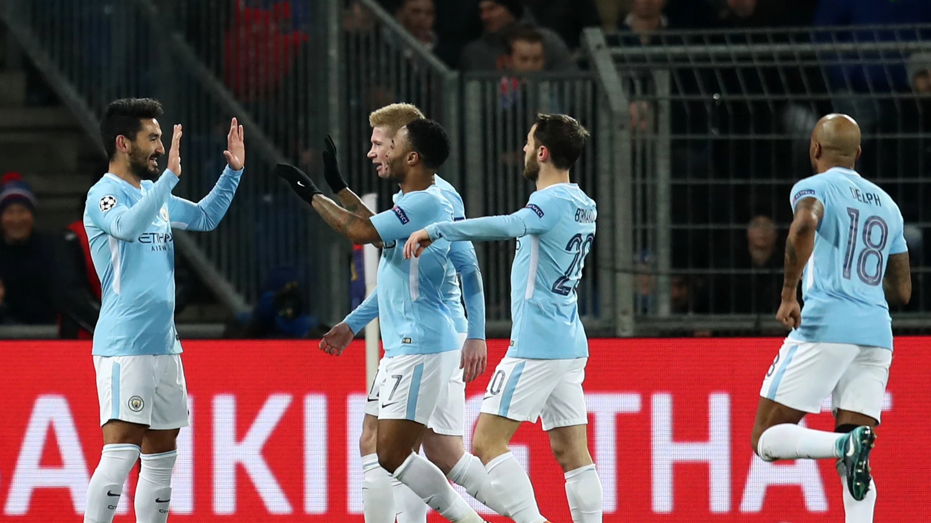 Gündogan celebra un gol ante el Basilea