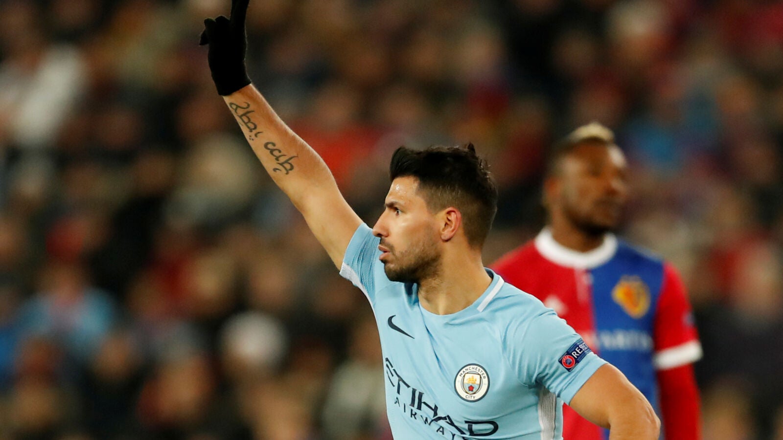 El Kun Agüero firma el tercero con un disparo ajustado desde fuera del área