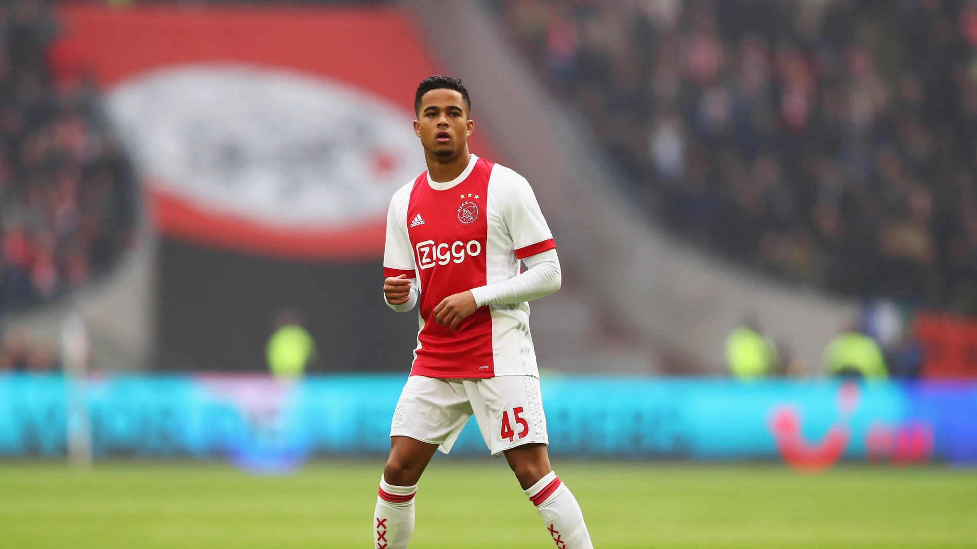 Justin Kluivert, durante un partido con el Ajax Justin Kluivert, durante un partido con el Ajax