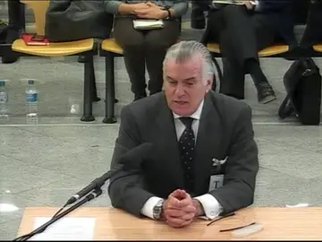 Bárcenas exculpa a Rajoy de cualquier financiación ilegal y del cualquier caja B del PP Bárcenas exculpa a Rajoy de cualquier financiación ilegal y del cualquier caja B del PP