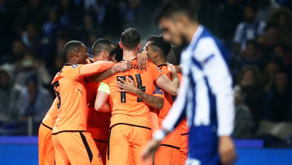 Los jugadores del Liverpool celebran un gol ante el Oporto