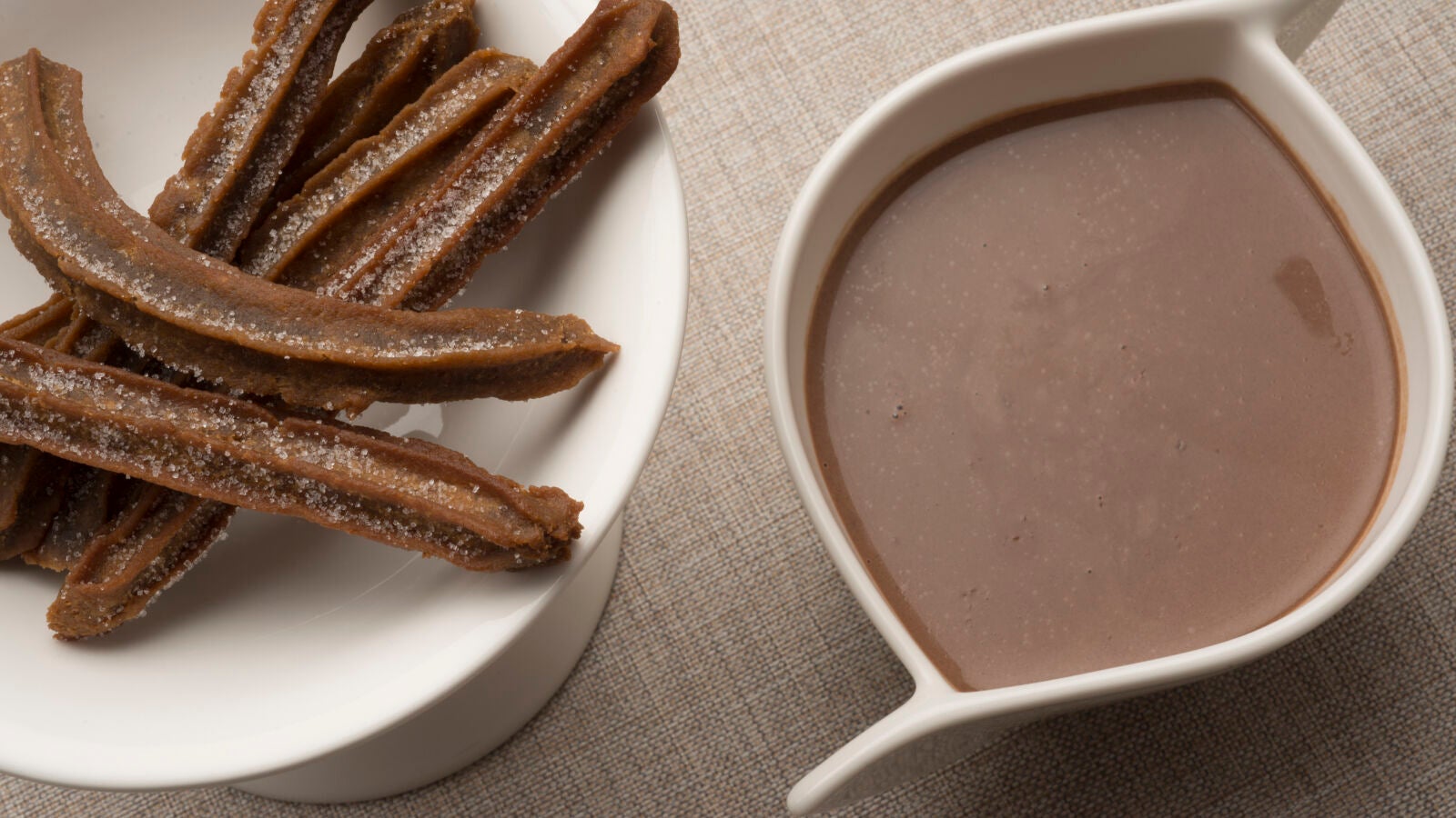 Una de las recetas más deseadas para el invierno: churros con chocolate de café