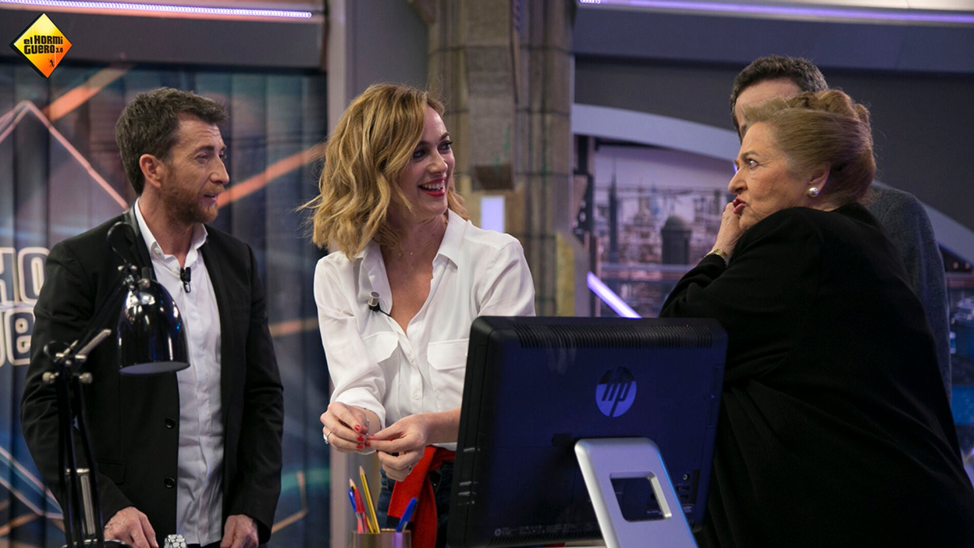 El truco definitivo para cuando se te rompe la ropa, por Marta Hazas