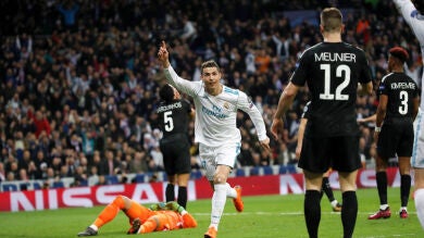 El Real Madrid se viste con su traje de Champions para ganar al PSG y encarrilar su pase a cuartos