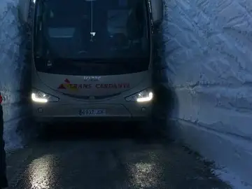 autobús atrapado por la nieve autobús atrapado por la nieve