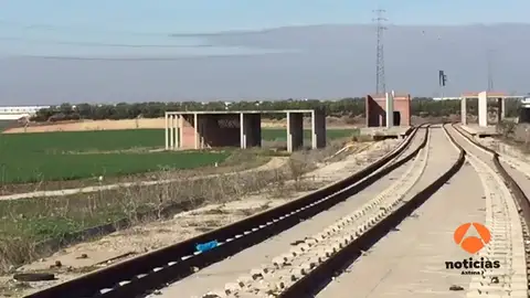 Roban 400 metros de raíles y barandillas en el tranvía de Alcalá de Guadaíra Roban 400 metros de raíles y barandillas en el tranvía de Alcalá de Guadaíra