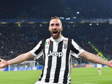 Gonzalo Higuaín celebra uno de sus goles con la Juventus