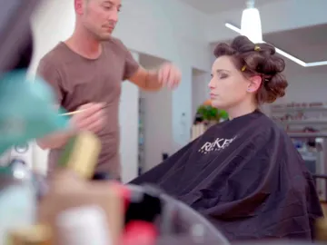 Tamara se somete a un cambio radical para llamar la atención de su marido Tamara se somete a un cambio radical para llamar la atención de su marido