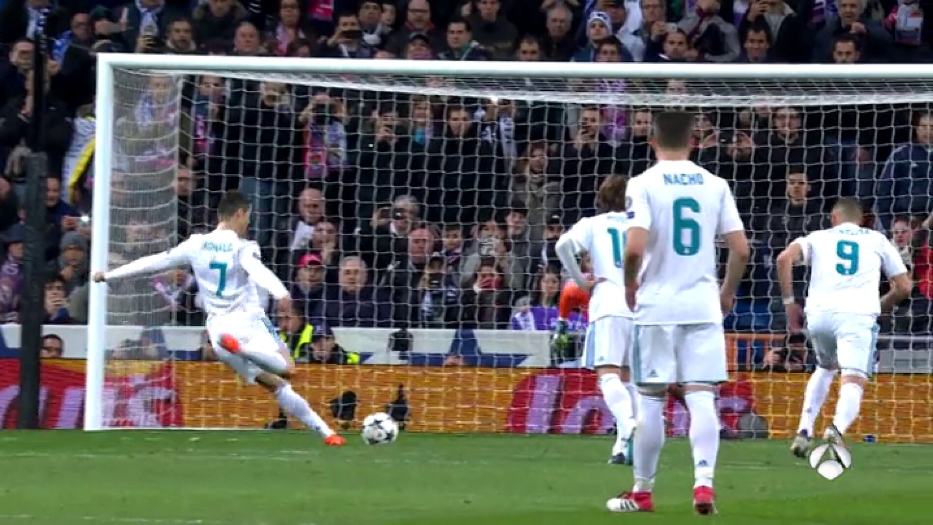 Ferdinand desvela el 'truco' de Cristiano al lanzar el penalti del PSG: &iquest;golpea el bal&oacute;n dos veces?