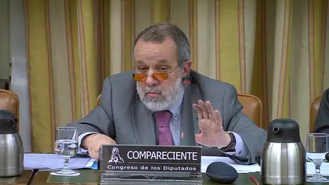 El defensor del pueblo califica el sistema de acogida de inmigrantes como "barato y cruel" El defensor del pueblo califica el sistema de acogida de inmigrantes como "barato y cruel"