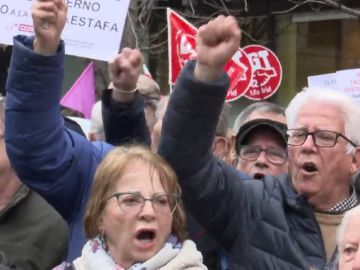 Pensionistas protestan por el futuro del sistema de pensiones