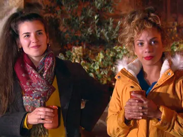 Carolyne se arma de paciencia con la frialdad de Sheyla Carolyne se arma de paciencia con la frialdad de Sheyla