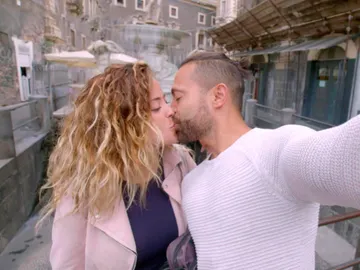 Gabriel se disculpa por su obsesión en su romántica luna de miel con Dámaris Gabriel se disculpa por su obsesión en su romántica luna de miel con Dámaris