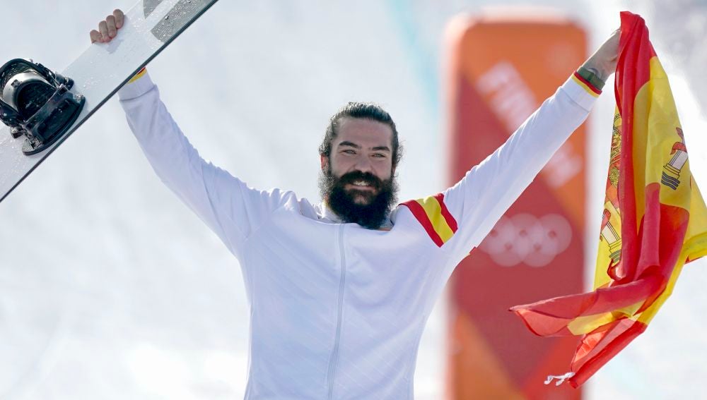 Regino Hernández celebra su bronce en el podio