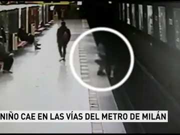 Un niño de dos años cae en las vías del metro de Milán Un niño de dos años cae en las vías del metro de Milán