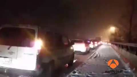 La nieve empieza a cuajar y a dejar complicaciones en las carreteras del norte, especialmente en Cataluña La nieve empieza a cuajar y a dejar complicaciones en las carreteras del norte, especialmente en Cataluña