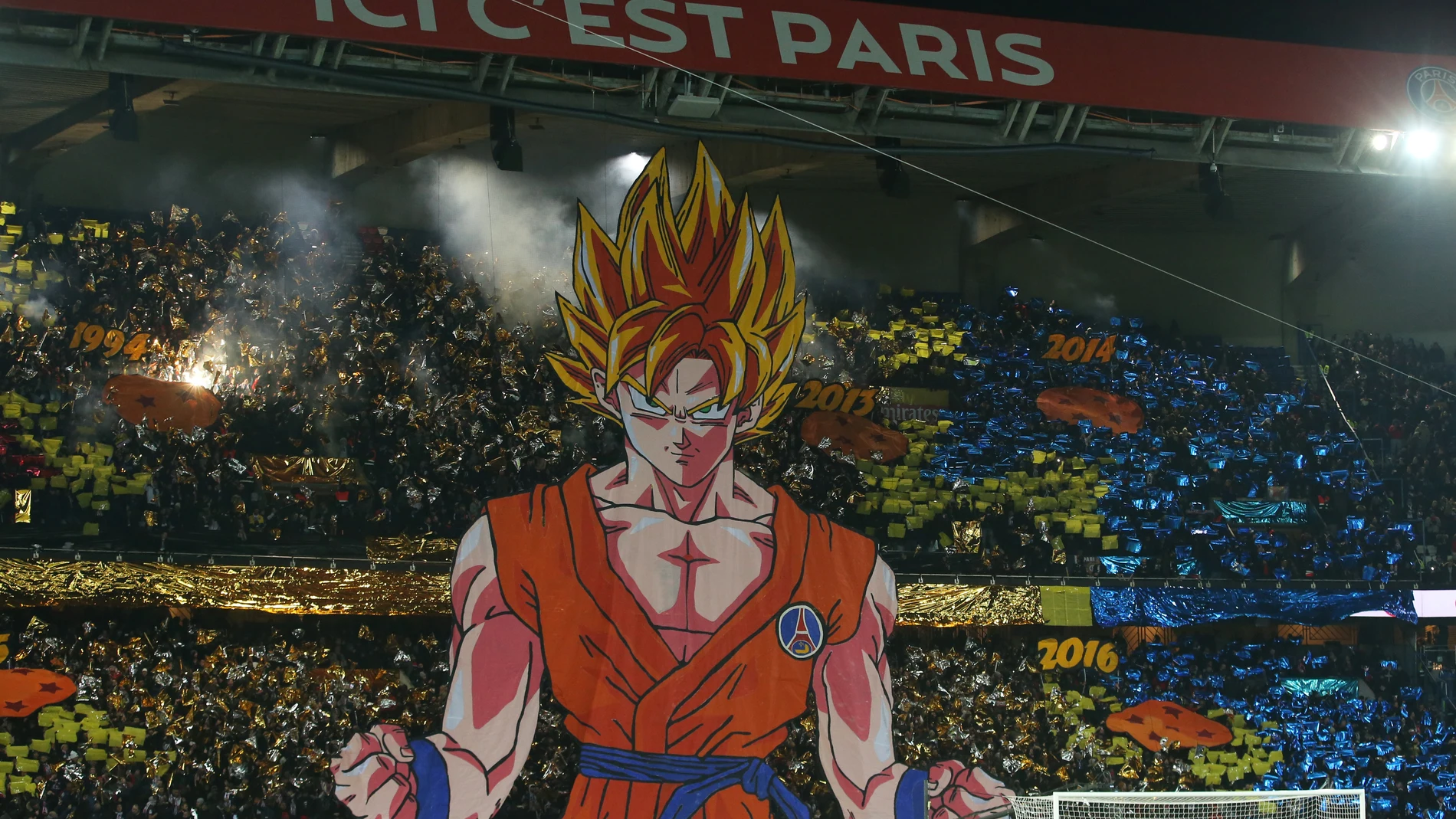 Goku, en la grada del PSG Goku, en la grada del PSG